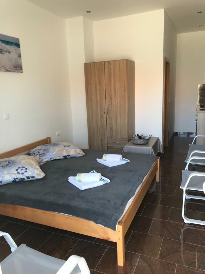 Apartmani Subasic Pag Town Buitenkant foto