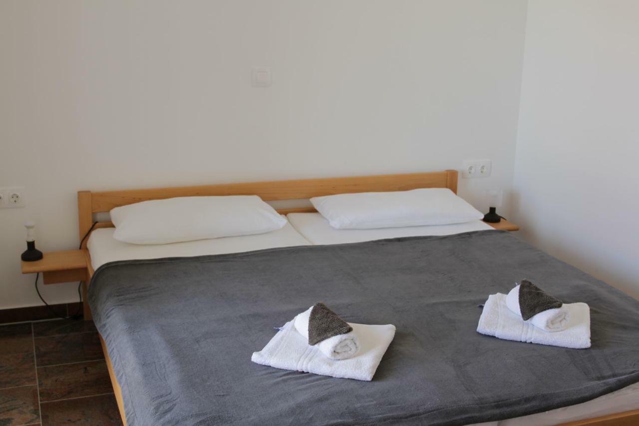 Apartmani Subasic Pag Town Buitenkant foto